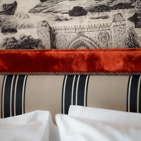 Maison Athénée Hotel 4*