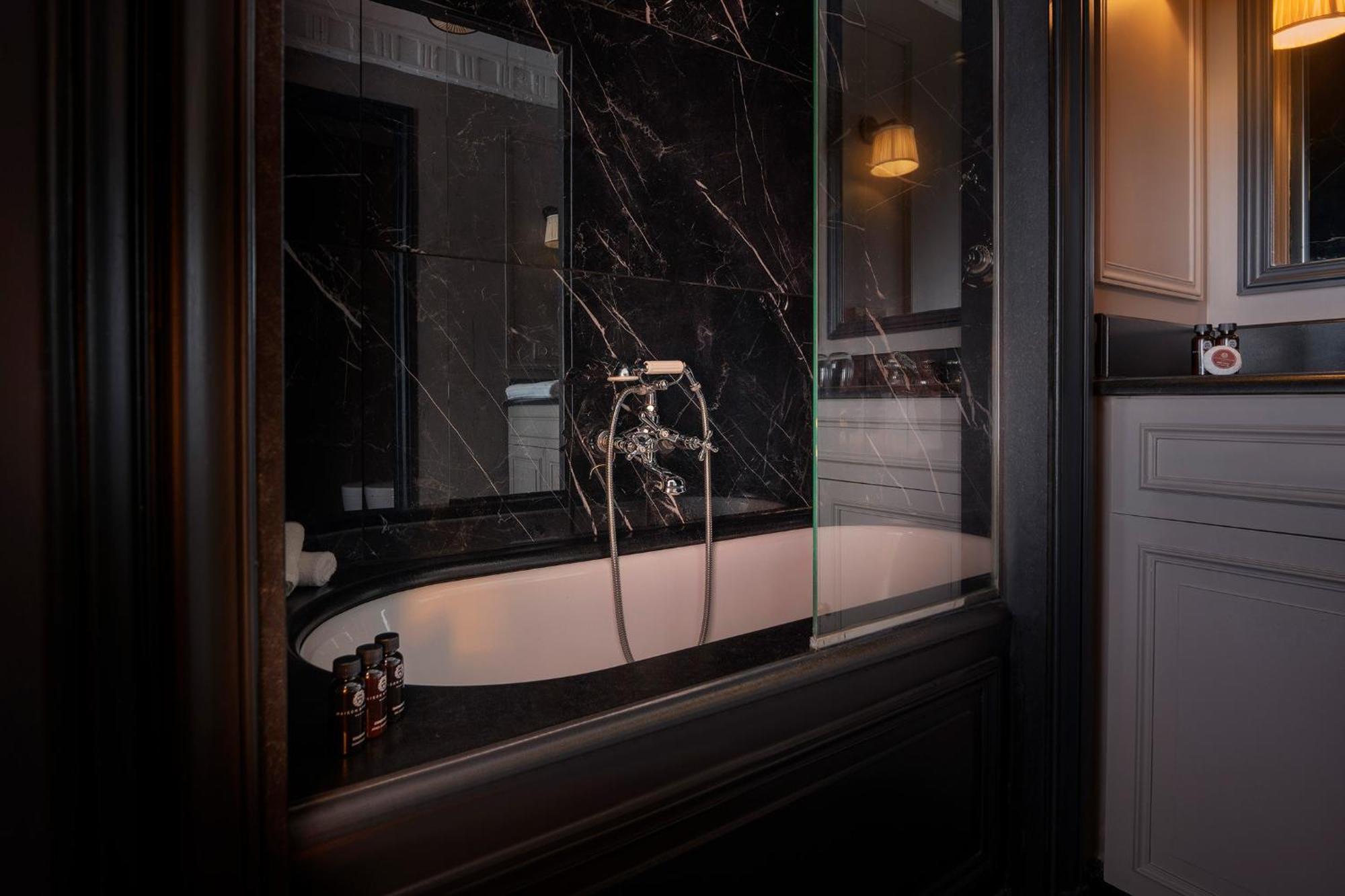 Maison Athénée Hotel 4*